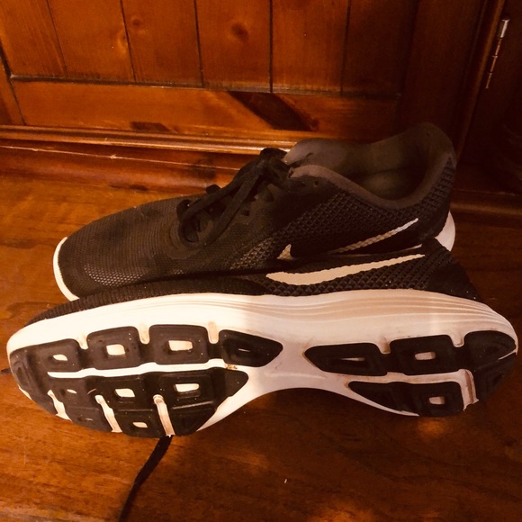 Nike running shoes size 9 - Picture 2 of 5